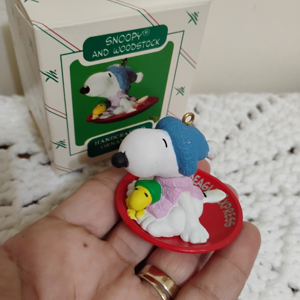 Hallmark 1986 Snoopy and Woodstock Ornament with Blue Hat